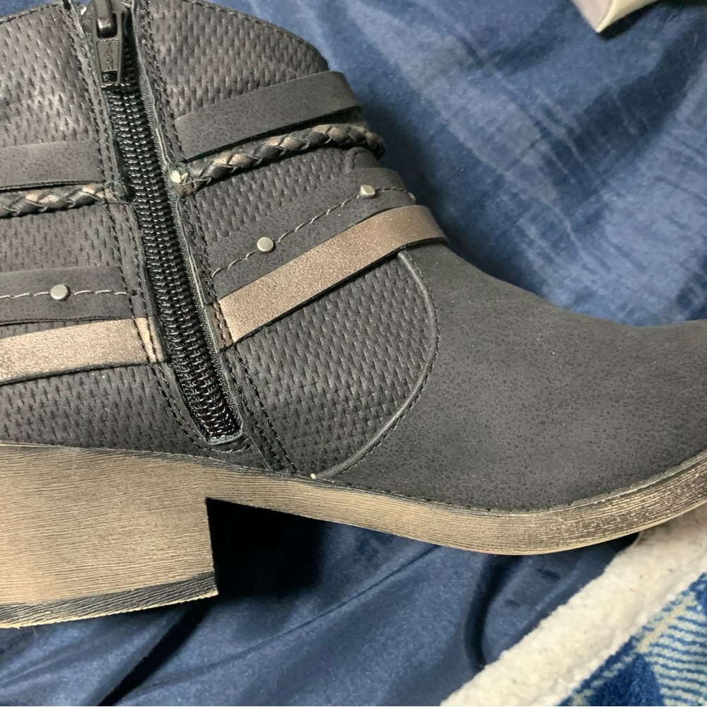 SALE—SO Boots Size 6 - Picture 3 of 10